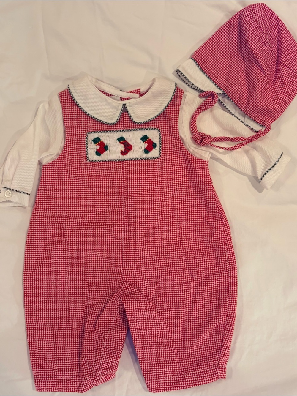 Petite Ami Smocked & Embroidered Christmas 1 piece with hat sz preemie NWOT